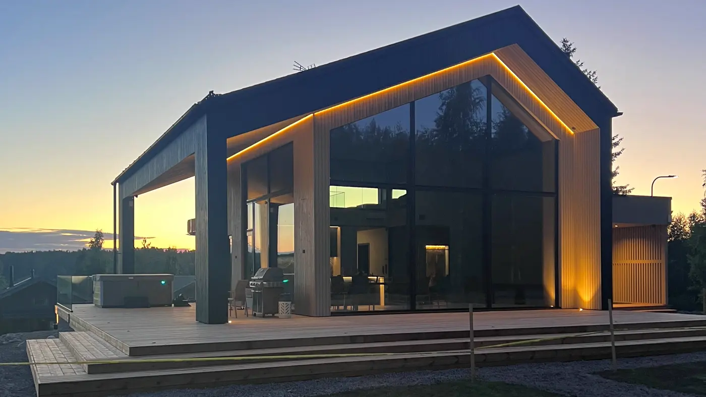 Villa Safiiri illalla